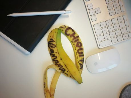 Lettering auf Bananenschale