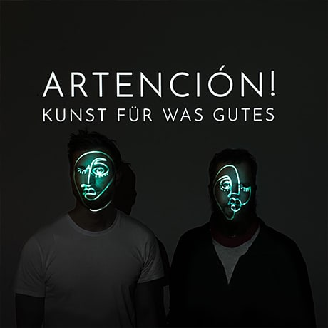 Artención Logo projeziert auf Gesichter