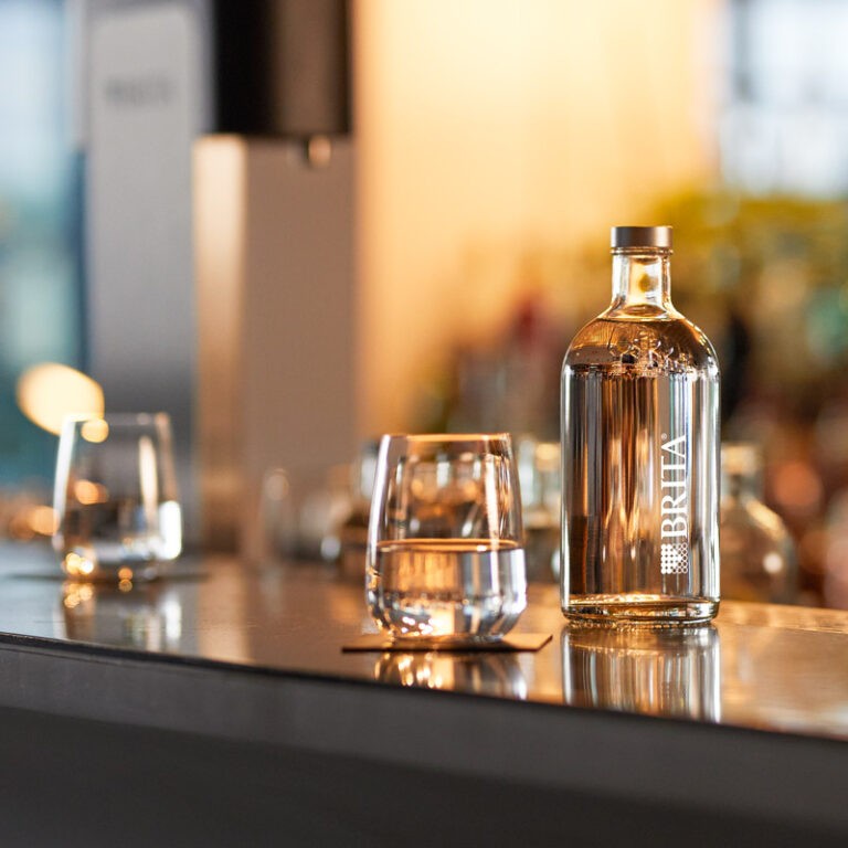 BRITA Wasserflasche mit Glas